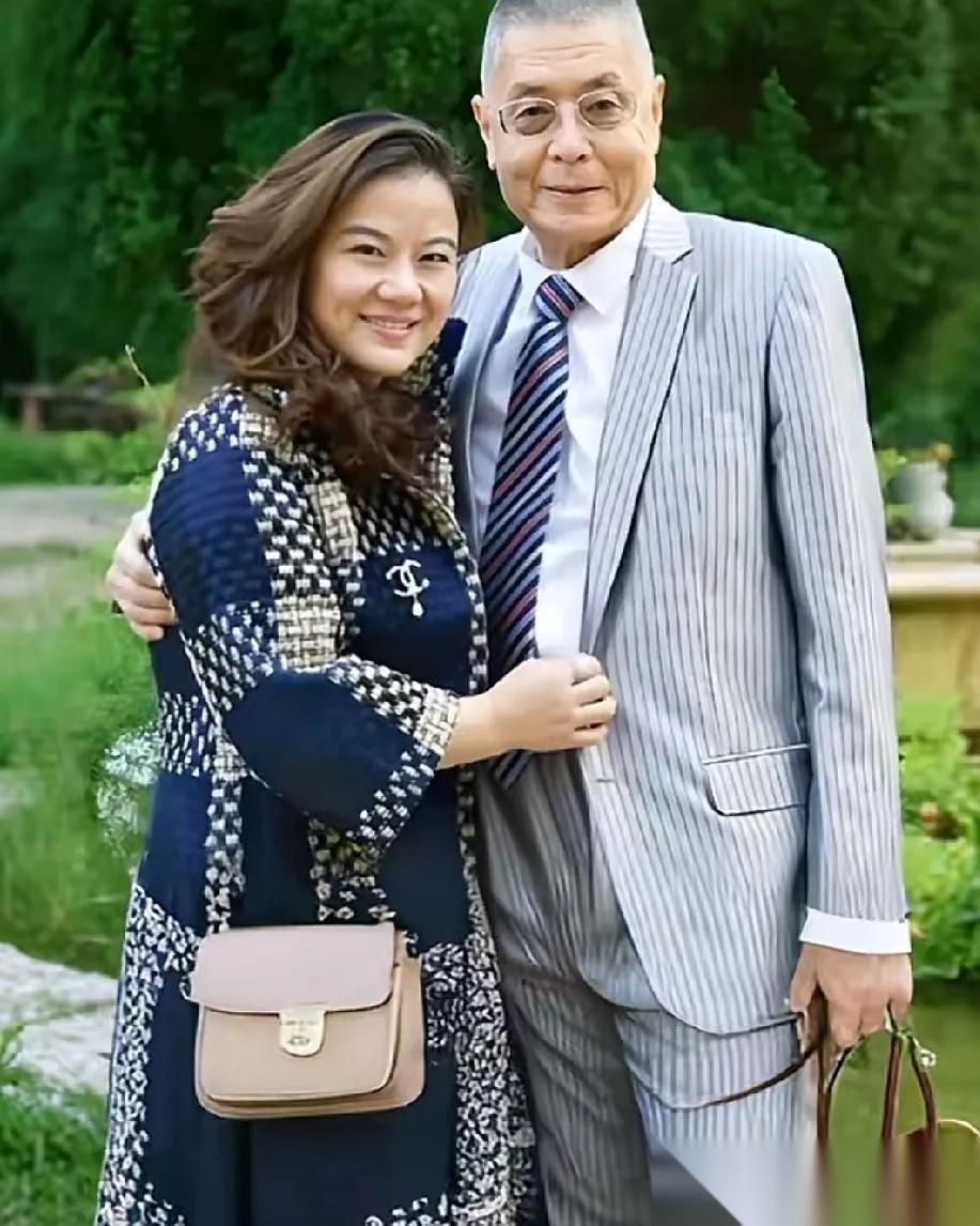 刘诗昆与小娇妻孙颖出席活动，珍贵的合影！
1962年，刘诗昆从原苏联学成归国并在