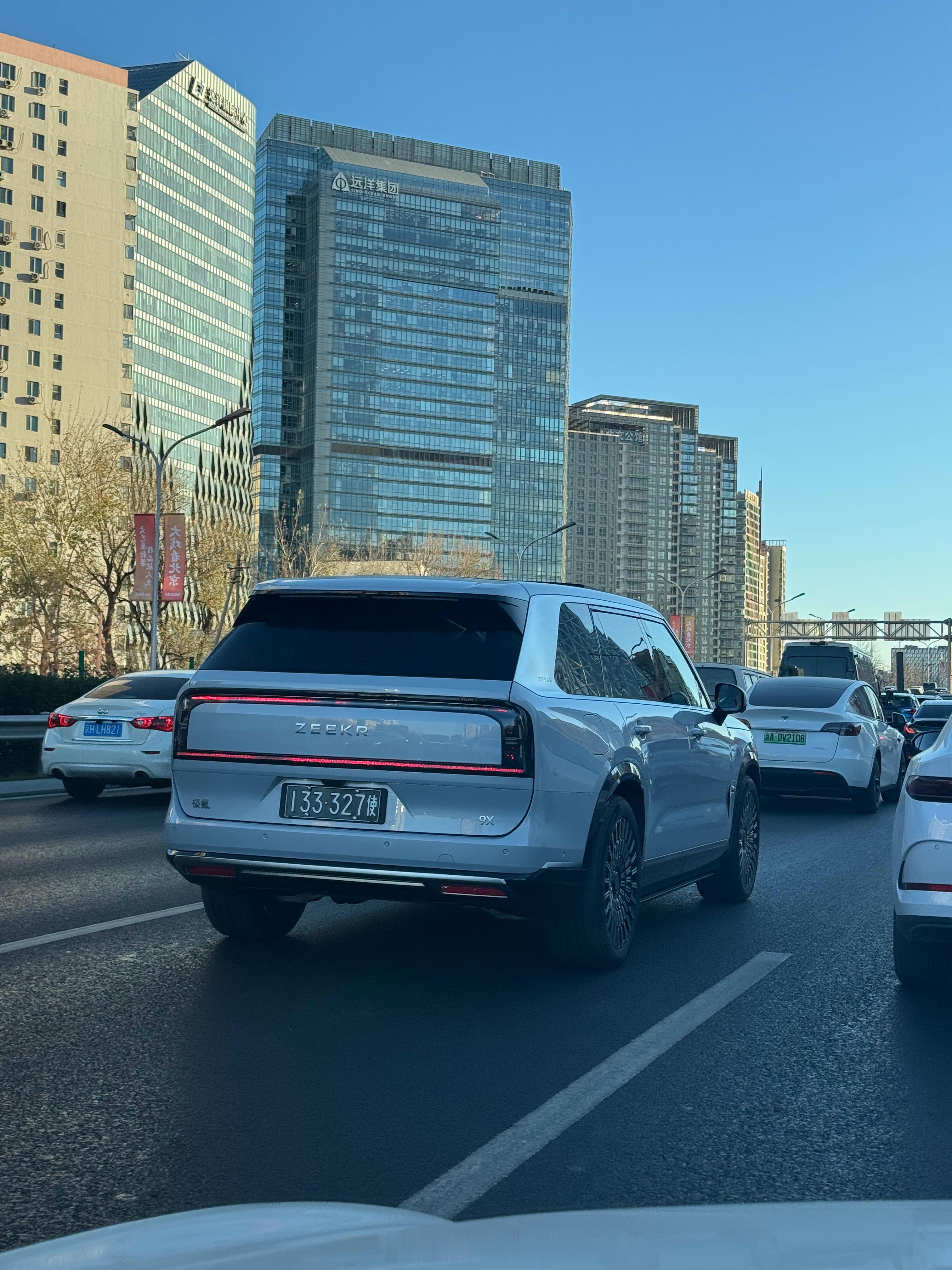 9x也有使馆买了，银色还是帅的