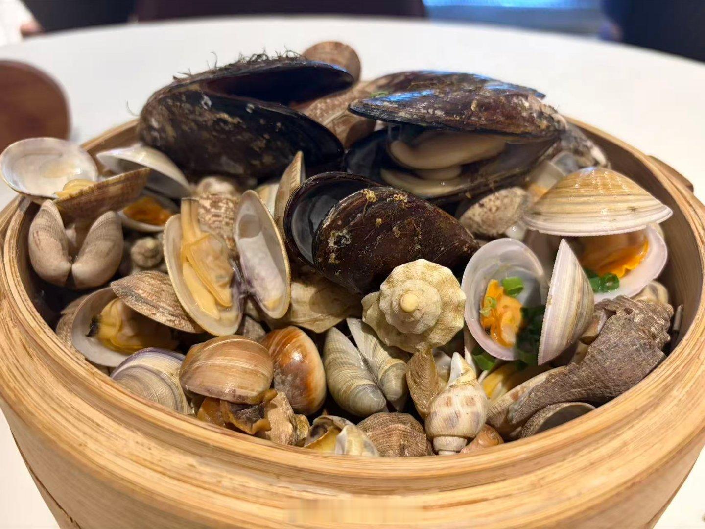 又好吃又实惠……和靛靛风卷残云……吃的根本停不下。吃完，用了抵用券，324，还送