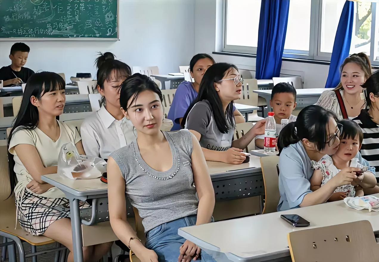 去过多次家长会，我发现了一个问题，为啥都是妈妈来开家长会？ ​​​