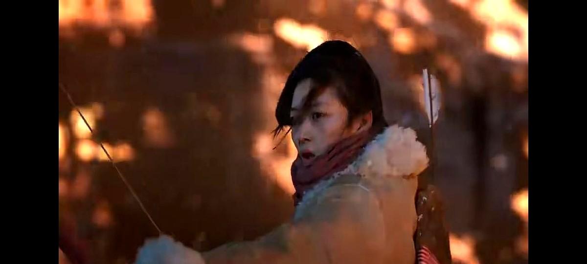 常玉儿终于感到宁古塔了，她到了宁古塔，刚好看到一群狼围着古平原，吓的古平原不敢睁