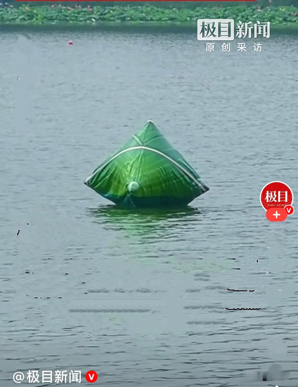 近日，武汉东湖端午氛围感拉满！水上“粽子”也太美了……
         武汉东