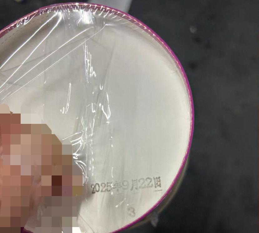 有人跟我一样吗？从来不买这种生产日子打在外包装塑料纸上的东西。
因为这种没法辨别