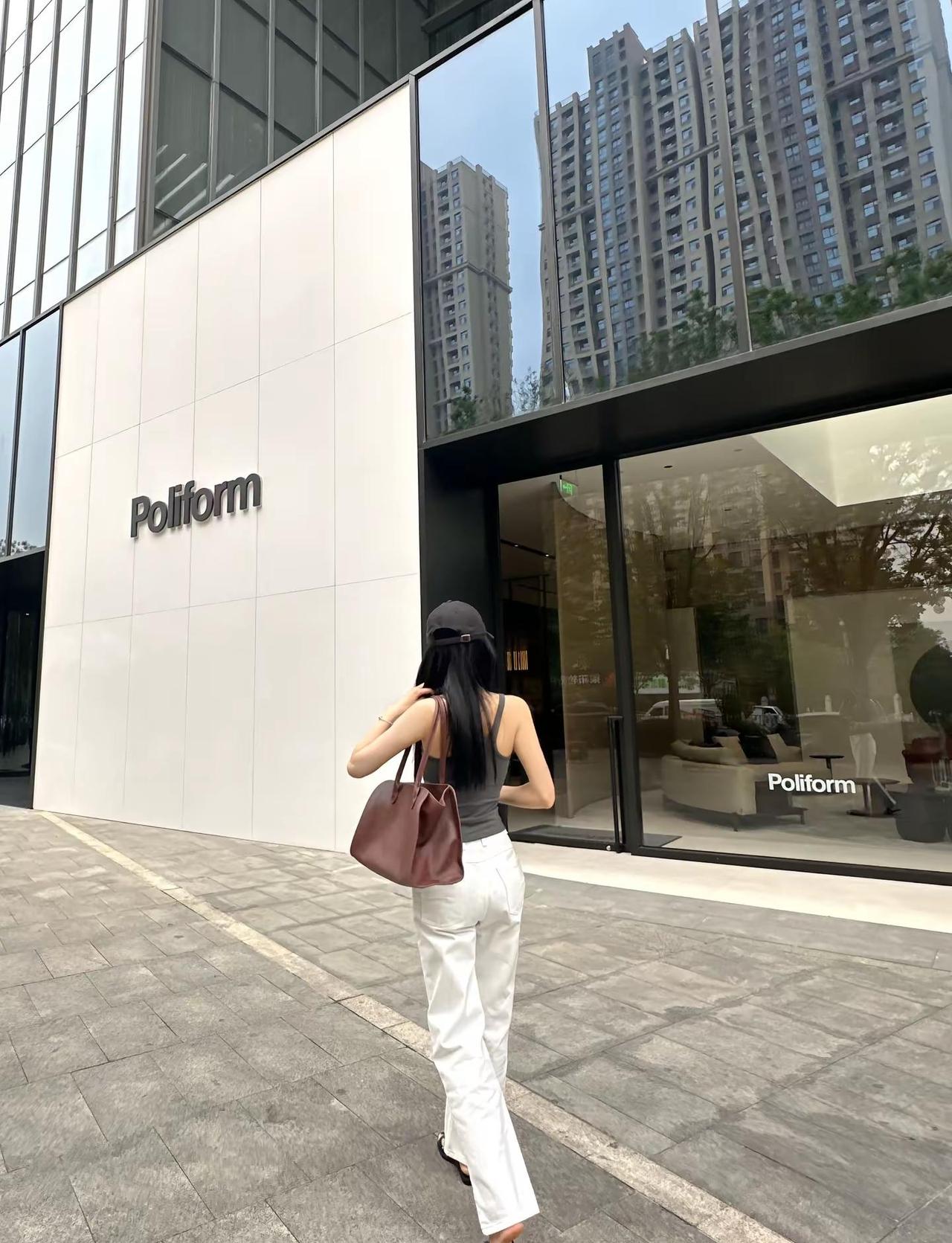 世界上最澄澈纯净的事物 不过是遇见的第一眼ootd穿搭高智感穿搭 白色裤子oot