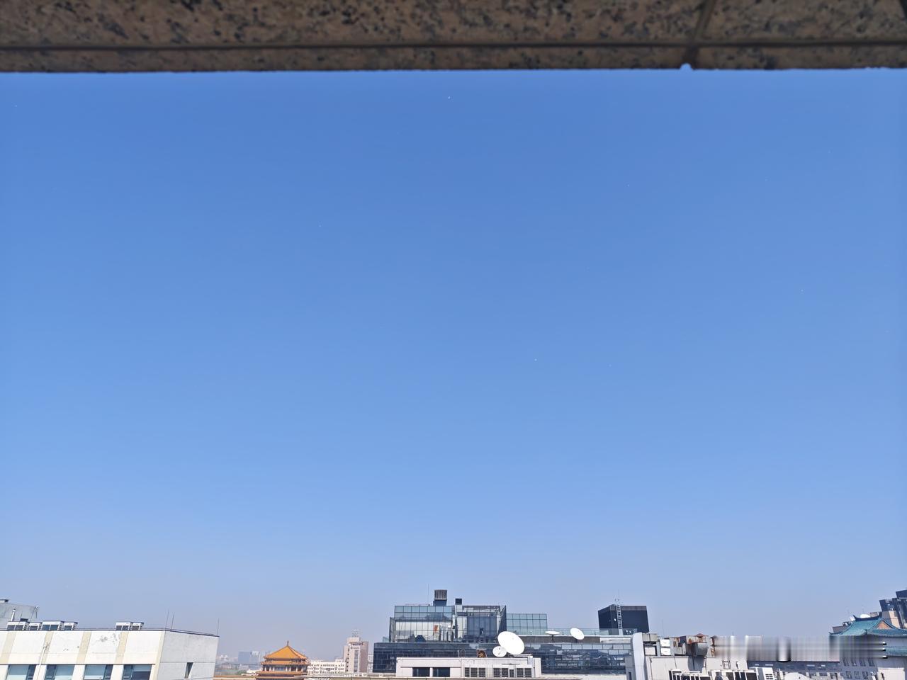 宗教魔怔人的想法和普通人是不一样的。
在魔怔人的世界里，他是神的宠儿，神最钟爱他