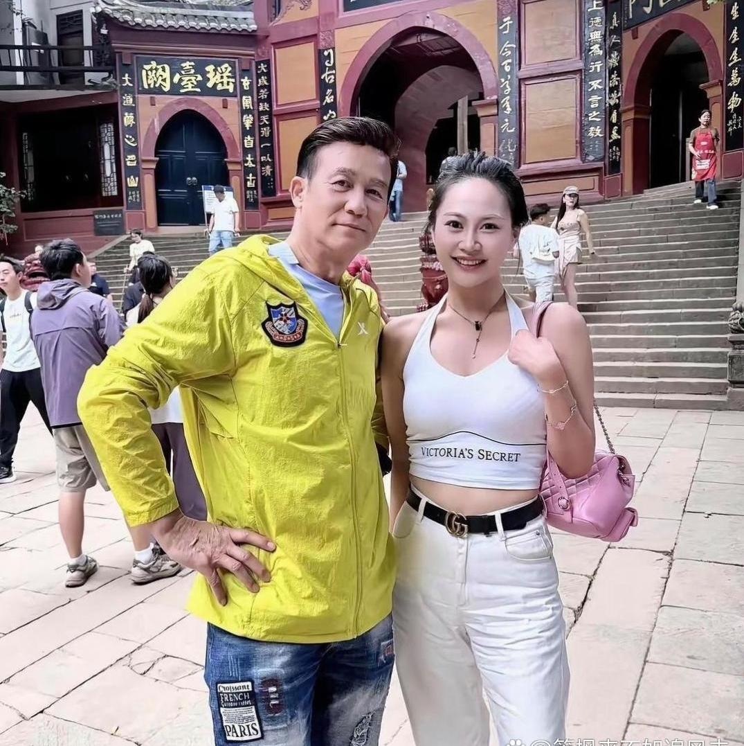 昔日男神大变样，岁月真的不饶人
 
真有点不敢认！曾经的荧幕男神，如今变化太大。