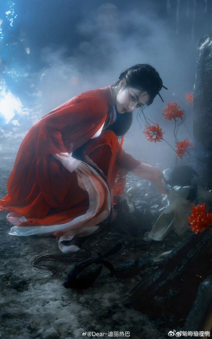 迪丽热巴蛊系美人迪丽热巴贺思慕蛊商极高贺思慕的神秘蛊感全靠迪丽热巴演绎！眼神流转