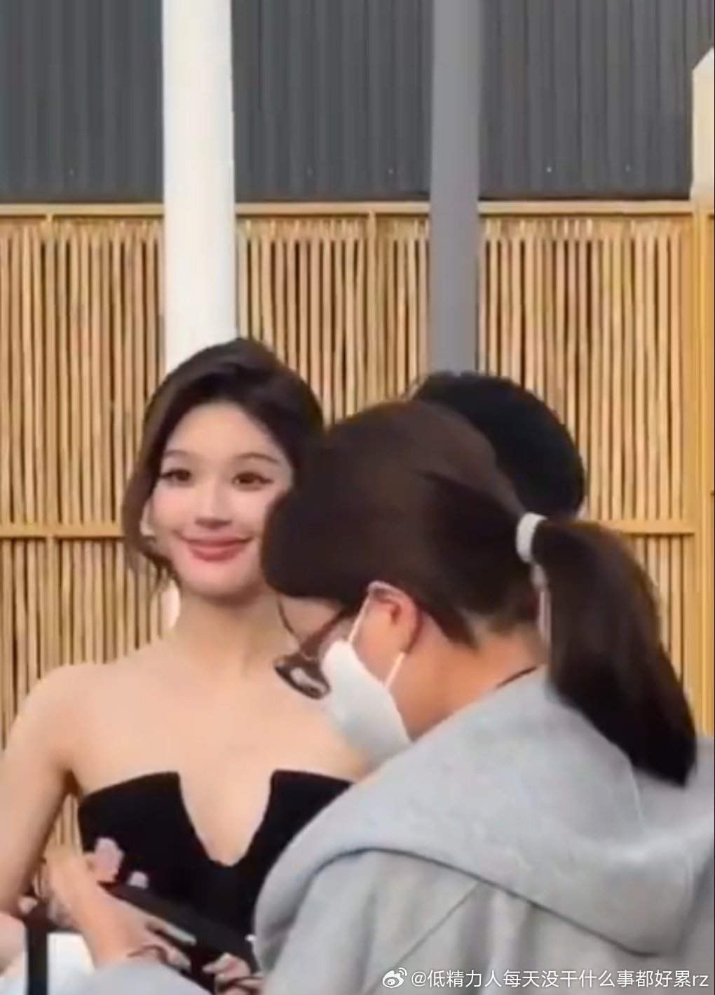 看两张都差点儿没认出来