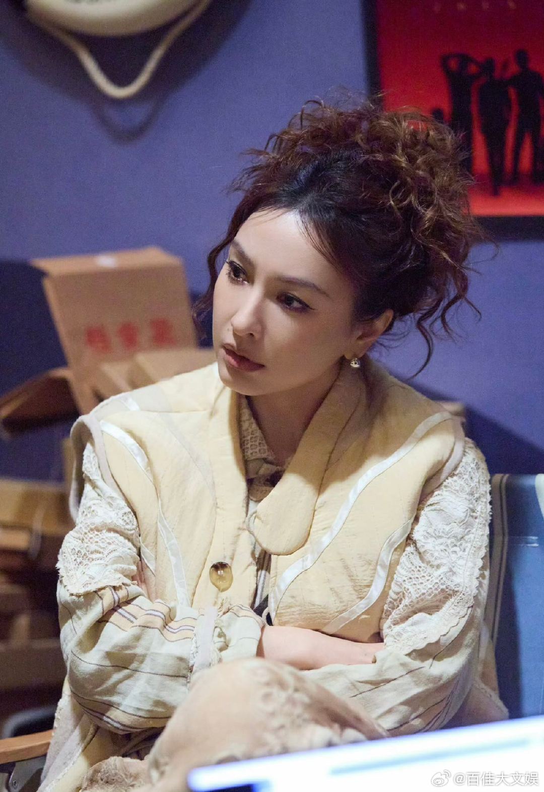 吴昕哄老年人是专业的 《大侦探》本期好有爱，张宥浩扮老人搜证时一展歌喉，吴昕贴心