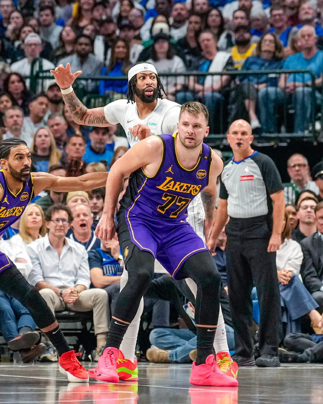 去年圣诞大战第二节卢卡受伤，今年圣诞大战第二节AD受伤 