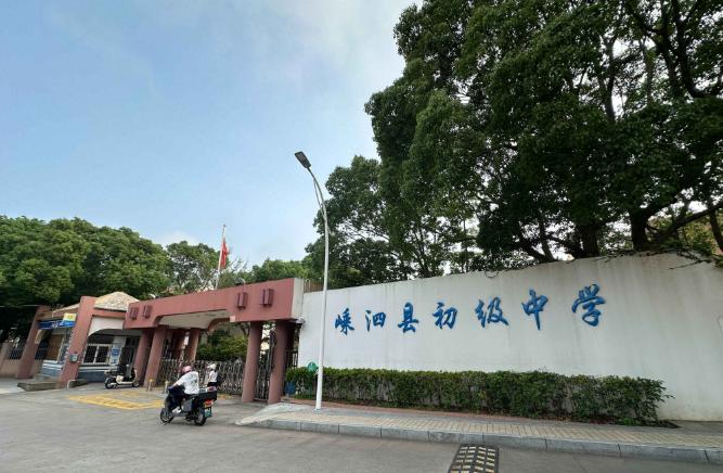 再不改革，连学生都快没了。

这句话放在几年前，恐怕大多数人会觉得是危言耸听。在