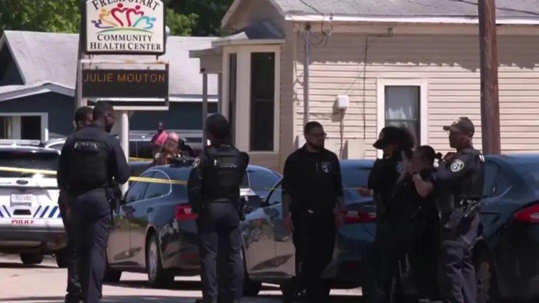 路易斯安那州一名男子周日凌晨开枪杀死了8名儿童，在劫车逃逸后被警方击毙。警方称，