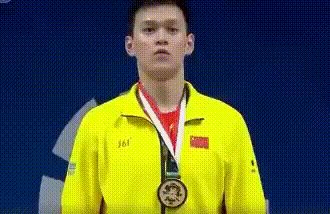 19岁小将惊天逆转！打破孙杨13年接力标杆