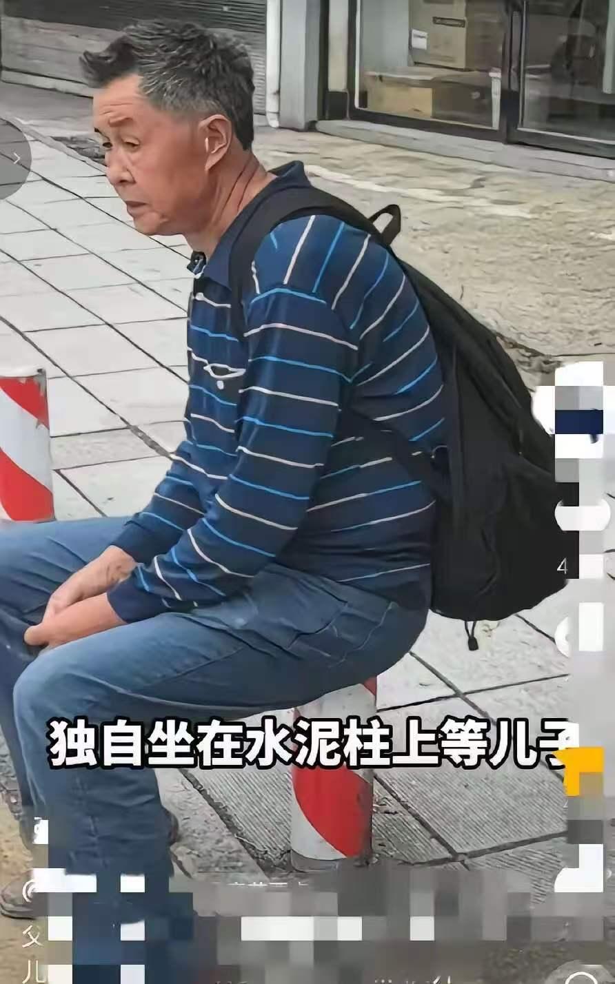 "看哭了！"高考最后一天，娄底新化考场外一位头发花白的父亲格外显眼，别人家举向日