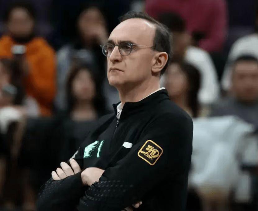 本赛季辽宁第一次得分过百，虽然是四川队，但是以前的比赛得分过80都困难，这是在杨