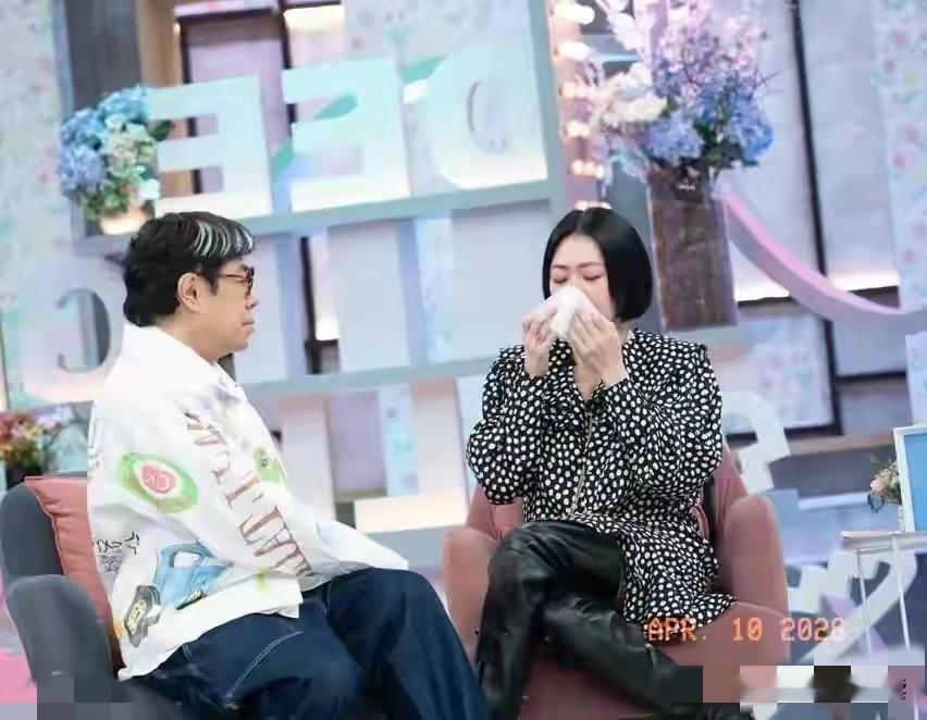 S家这一家
真是把一句话具象化了

小S又出来思念姐姐了

据说是跟蔡康永又聊起