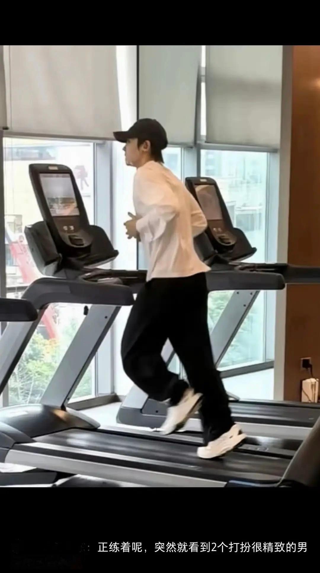 内娱男的咋这么喜欢在健身房摆拍路人随口一说就把哥哥辛苦经营的人设摧毁了