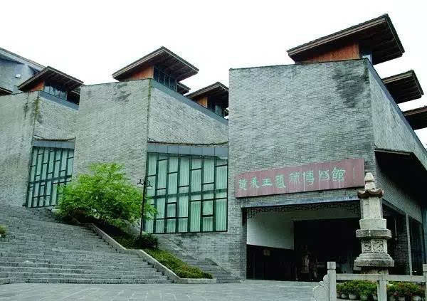 【跟着新艺中国打卡沈从文故里湘西】当新艺中国遇见黄永玉笔下的湘西 日前，新艺中国