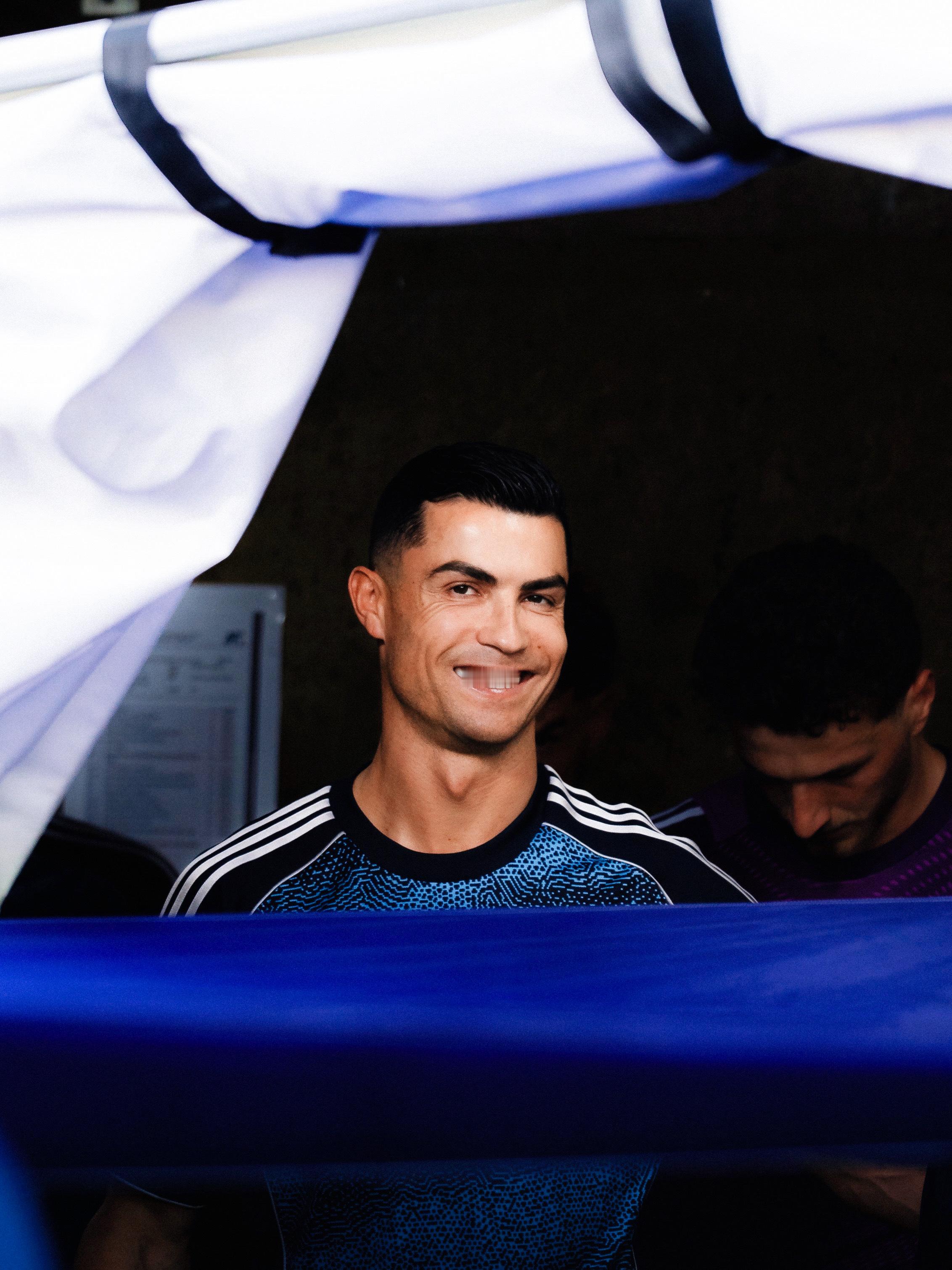 C罗C罗日常 🛑人类高质量笑容总是能在C罗的镜头里出现 专栏 · C罗时刻❷