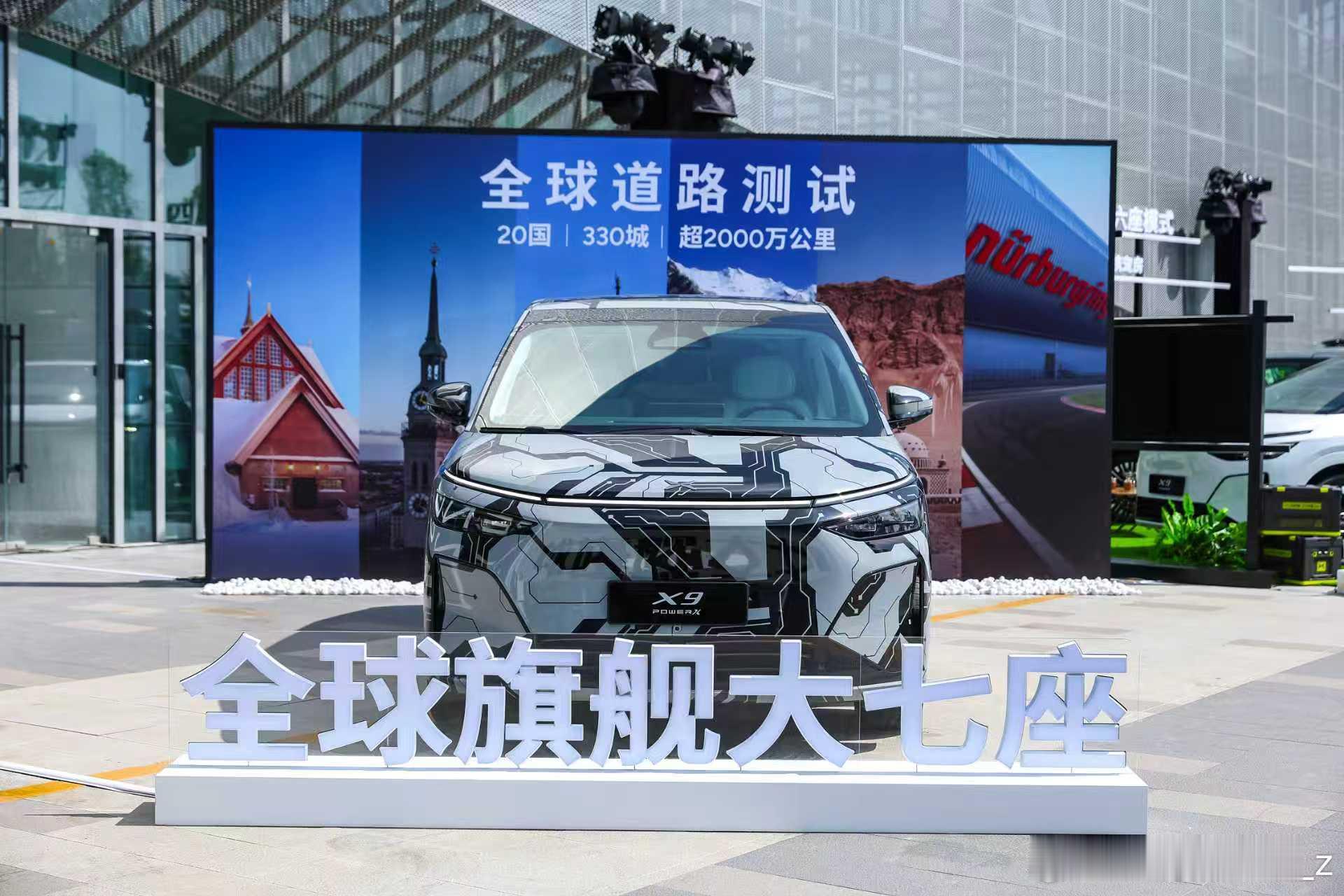 别都盯着小鹏机器人 看啊[doge]今晚小鹏还有个大的产品也要发布了！[捂嘴哭]