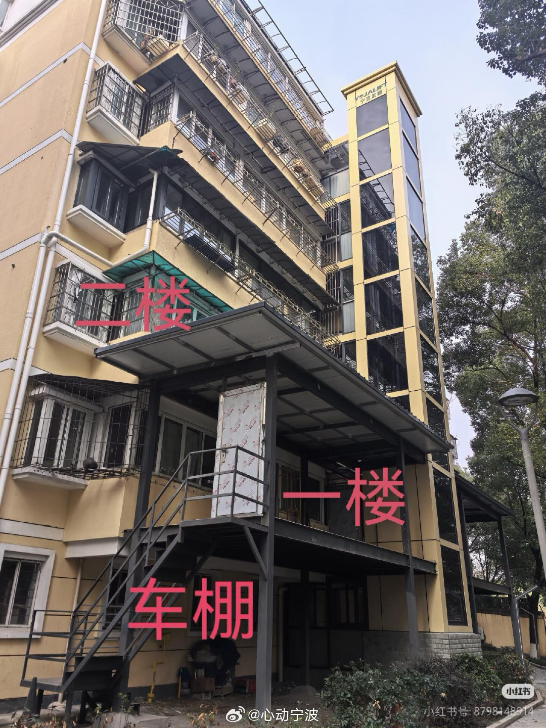 网友反映宁波镇安花园一楼占用公共区域违建 3月13日，有网友反映，鄞州镇安花园存