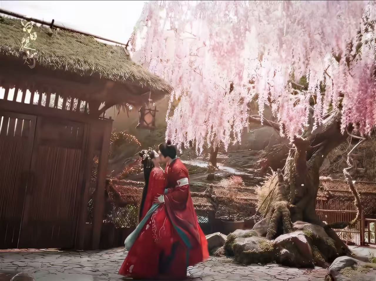 贺思慕段胥婚服吻热巴陈飞宇婚服吻美美期待白日提灯开播！ 