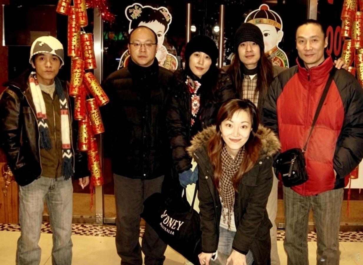 “大合照时间”之这张真经典：“一位他姓张，两位都姓姜；老五有气场，窦唯正发光”＆
