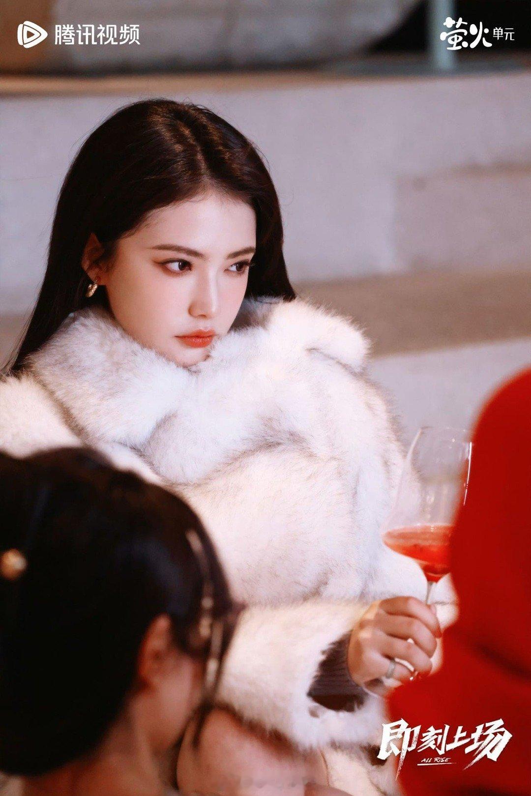 加奈那斩女是种天赋 加奈那用细节铸就颜菲！被摸唇角时强装镇定的害羞，维护朋友时不