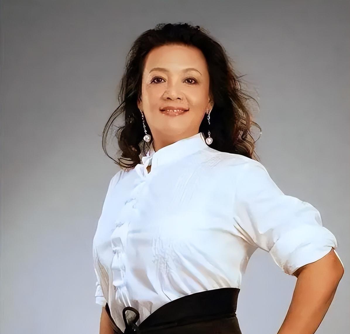 1992年，张兰新开了一家小饭馆，一个流氓吃霸王餐不给钱，张兰拦住不让他走，流氓