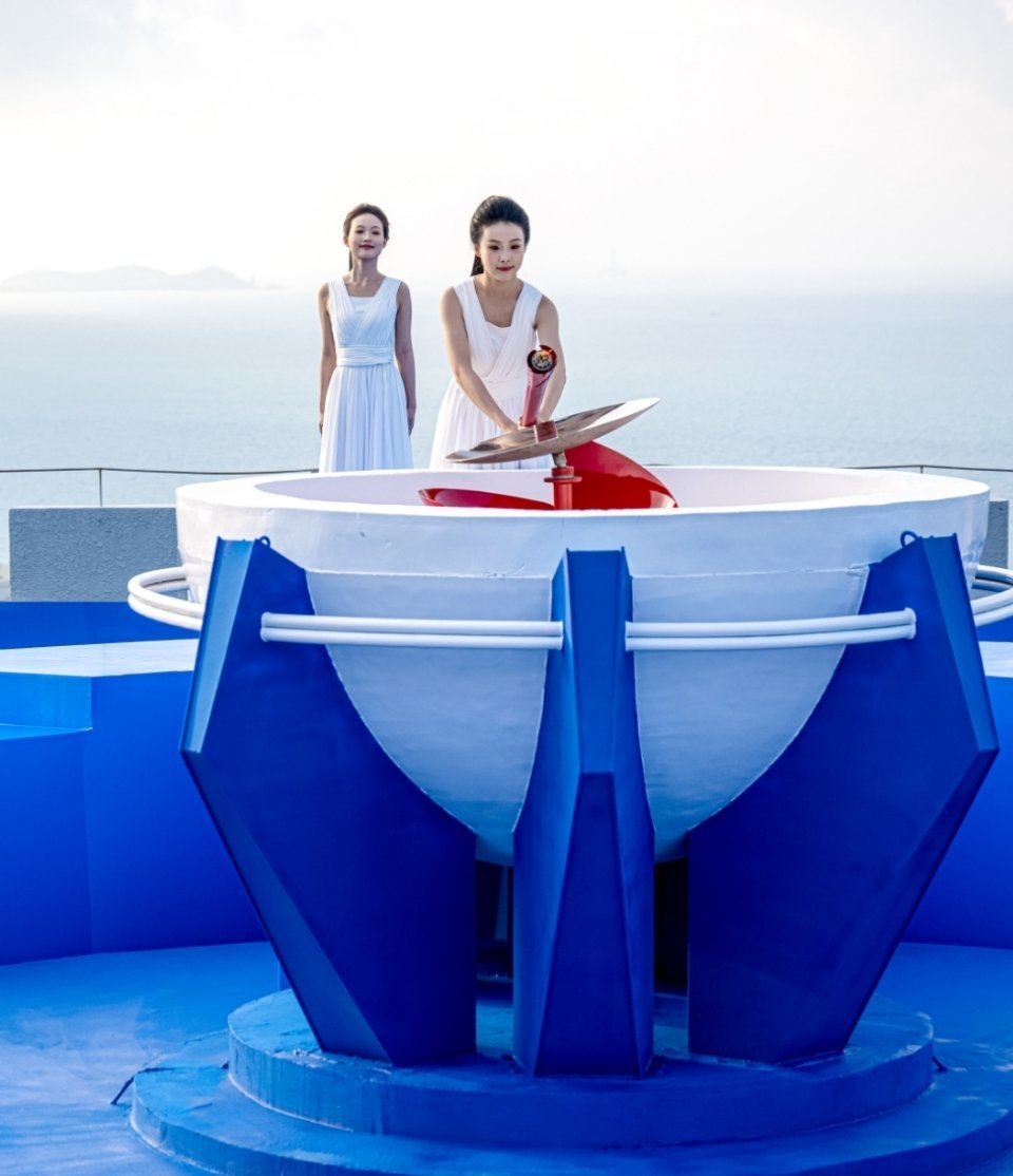 三亚亚沙会火炬传递三亚亚沙会三亚亚沙会火炬传递正式开启，碧海蓝天间，圣火一路传递