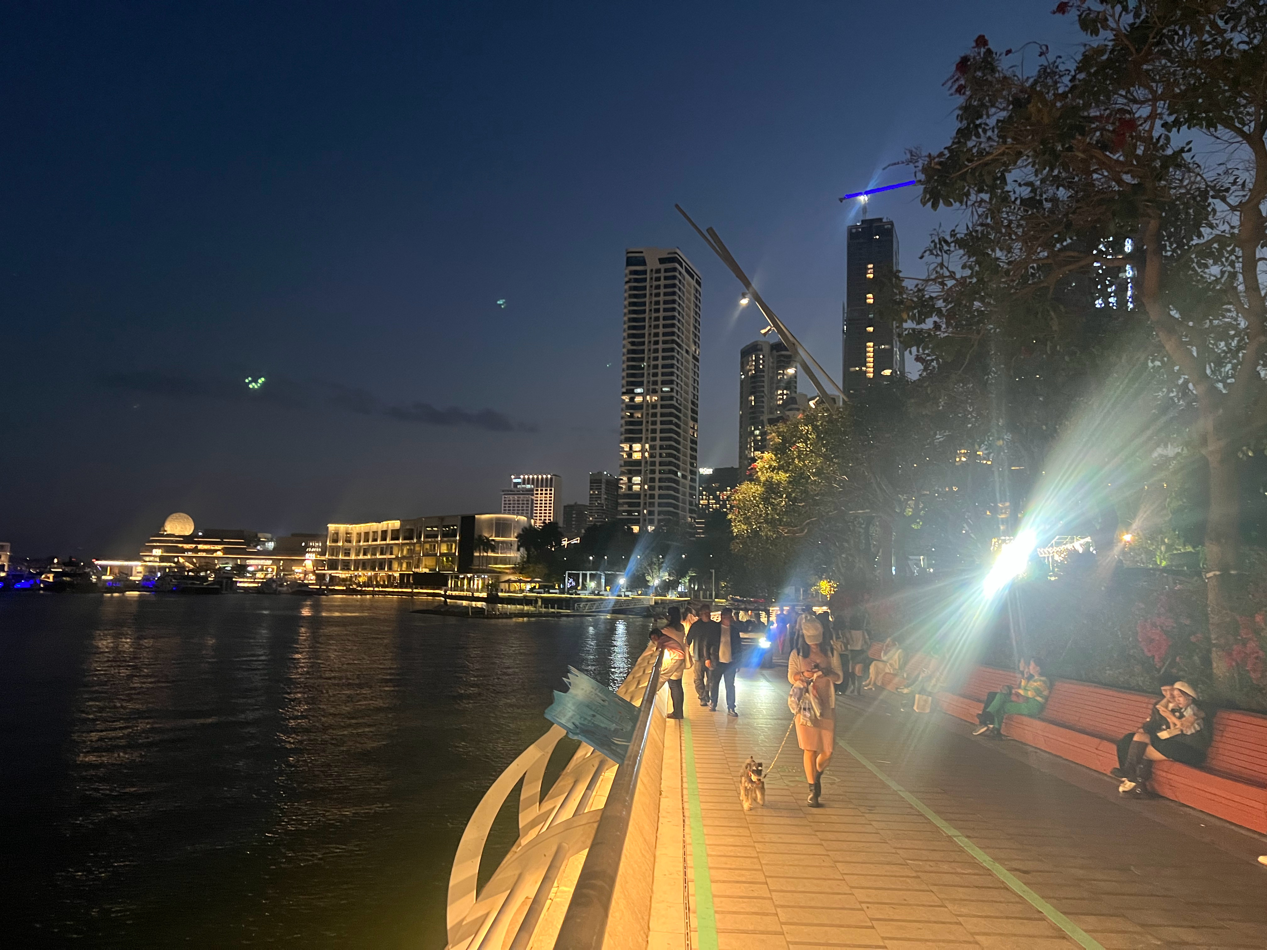 “时间会告诉你 世界上所有的东西都会过期 最牢固的关系就是没关系”不用担心找不到