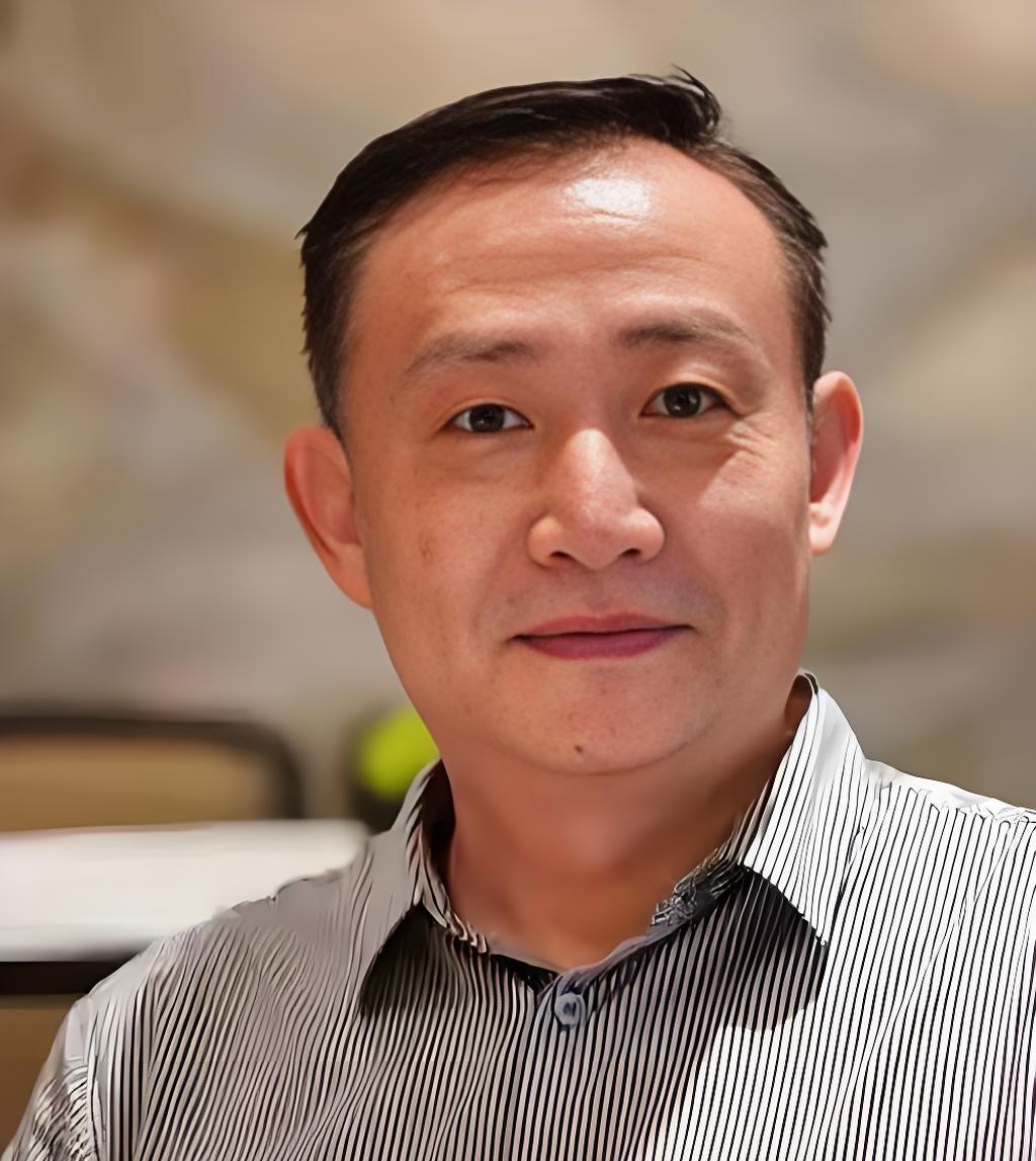 卢麒元在8月16日发文指出：美国这次打击伊朗的用意，除了要保护自己的石油利益外，