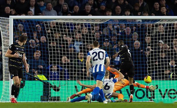 布莱顿1比1埃弗顿 自11月底客场2-0击败森林之后，布莱顿11轮联赛只赢了一场