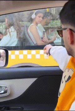 最讨厌这种人了！
明明是你叫我叫她的，你又当作没发生过！