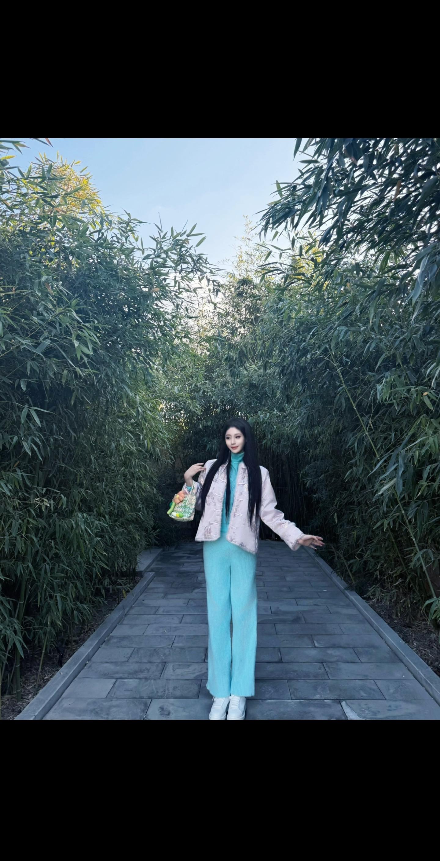 “倘若南风知我意，莫将晚霞落黄昏”