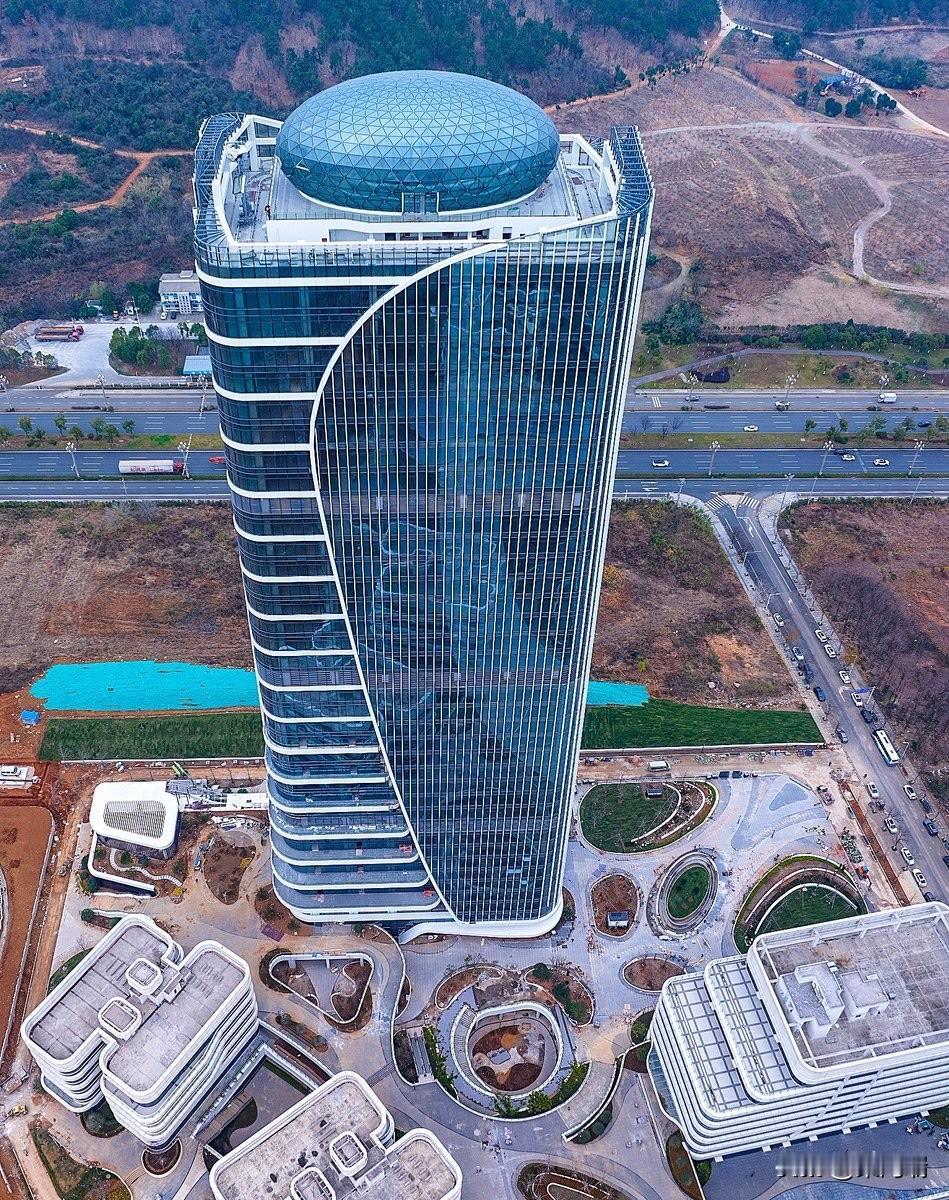 这座191.3米高的摩天大楼，中国光谷·数字经济产业园7号主楼；别名: “智慧之
