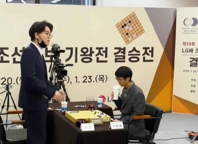 韩国棋院就LG杯事件致歉  韩国棋院公告：我们向期待两位世界顶尖棋手（柯洁九段和