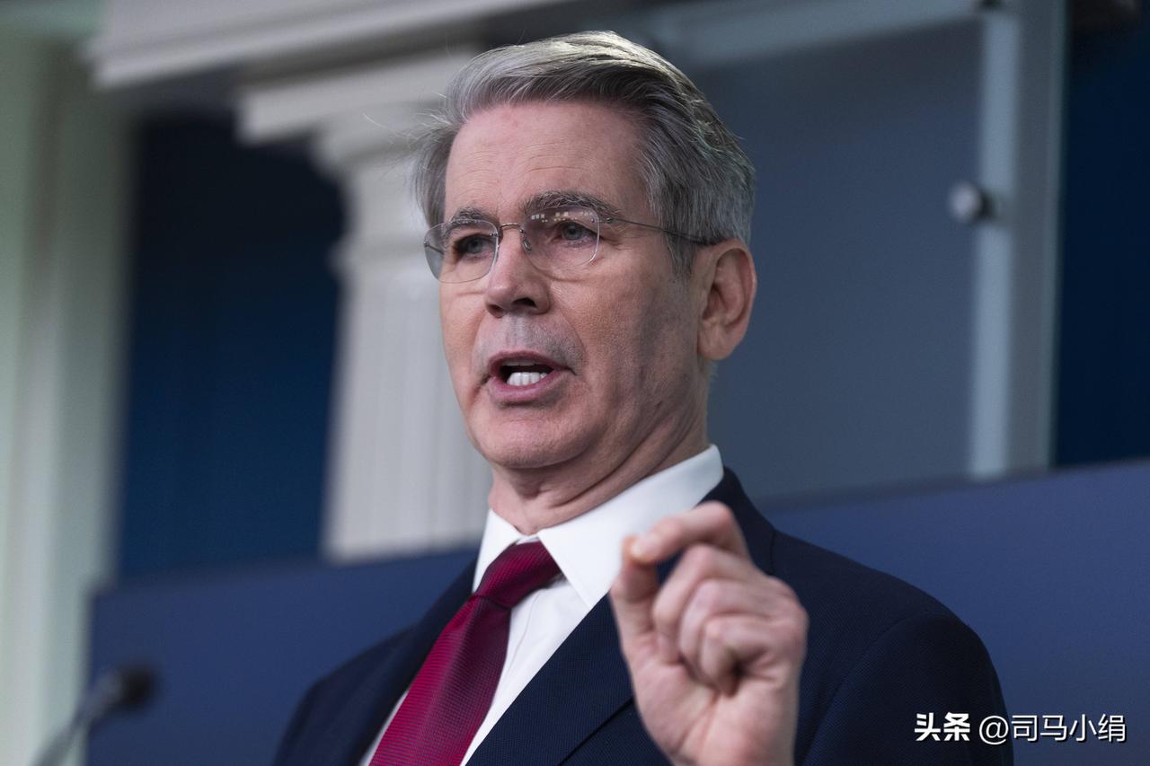 美国已明确，世界可任由其称霸，但中国不在美国的世界里。
贝森周一称：中国购买俄罗