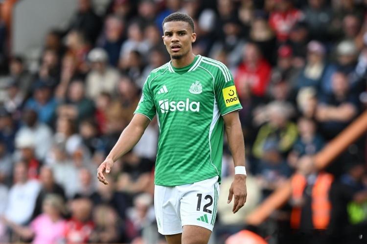 2月27日有传言称拜仁有意今夏签下纽卡中卫佳夫，对于这样的说法，名记法尔克发表了