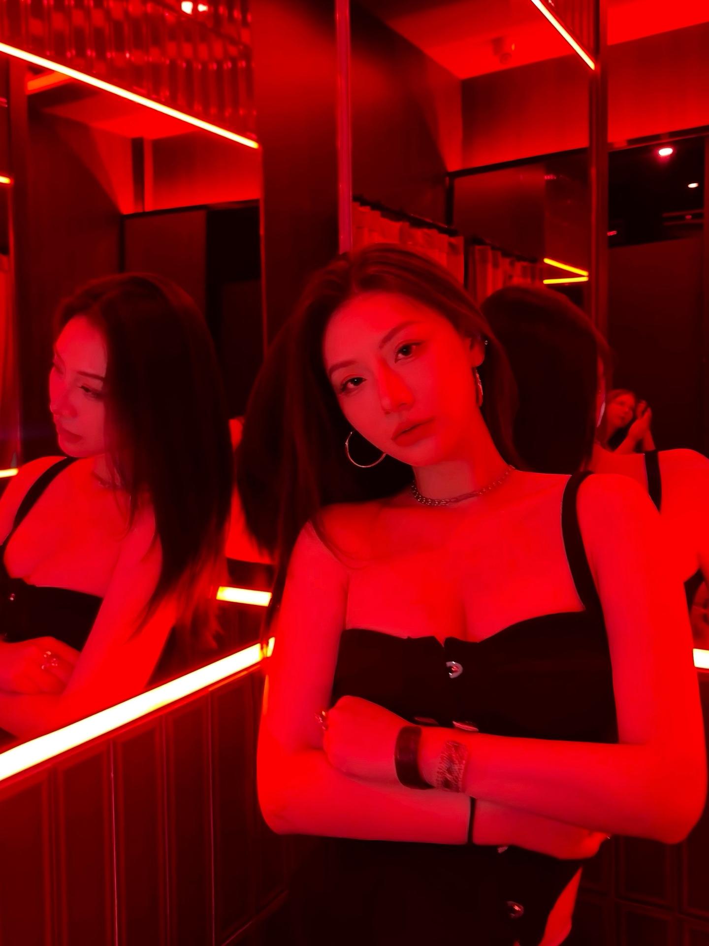 征服你的从来不是类型 是感觉。