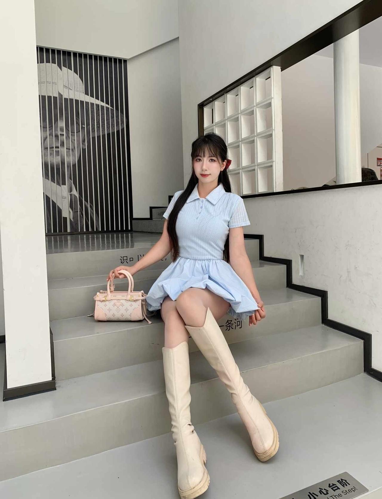 看展穿搭｜蓝色的温柔🩵
浪漫生活的记录者 拍照姿势 探店 打卡 氛围感 拍照 