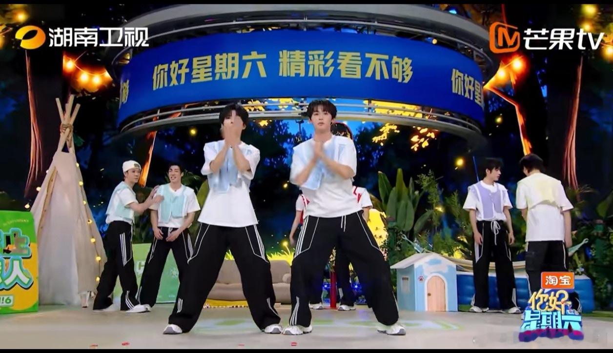 动作很抽象，氛围很到位👌 文韬唐九洲这倒车舞虽然没有技巧，但全是快乐！文韬唐九