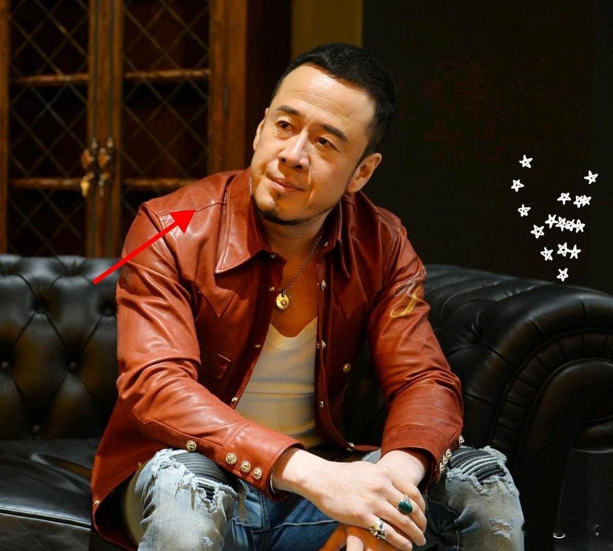 53岁了还不结婚？杨坤在北京的独栋别墅里，藏着他漂泊半生后的答案。
 
谁能料到