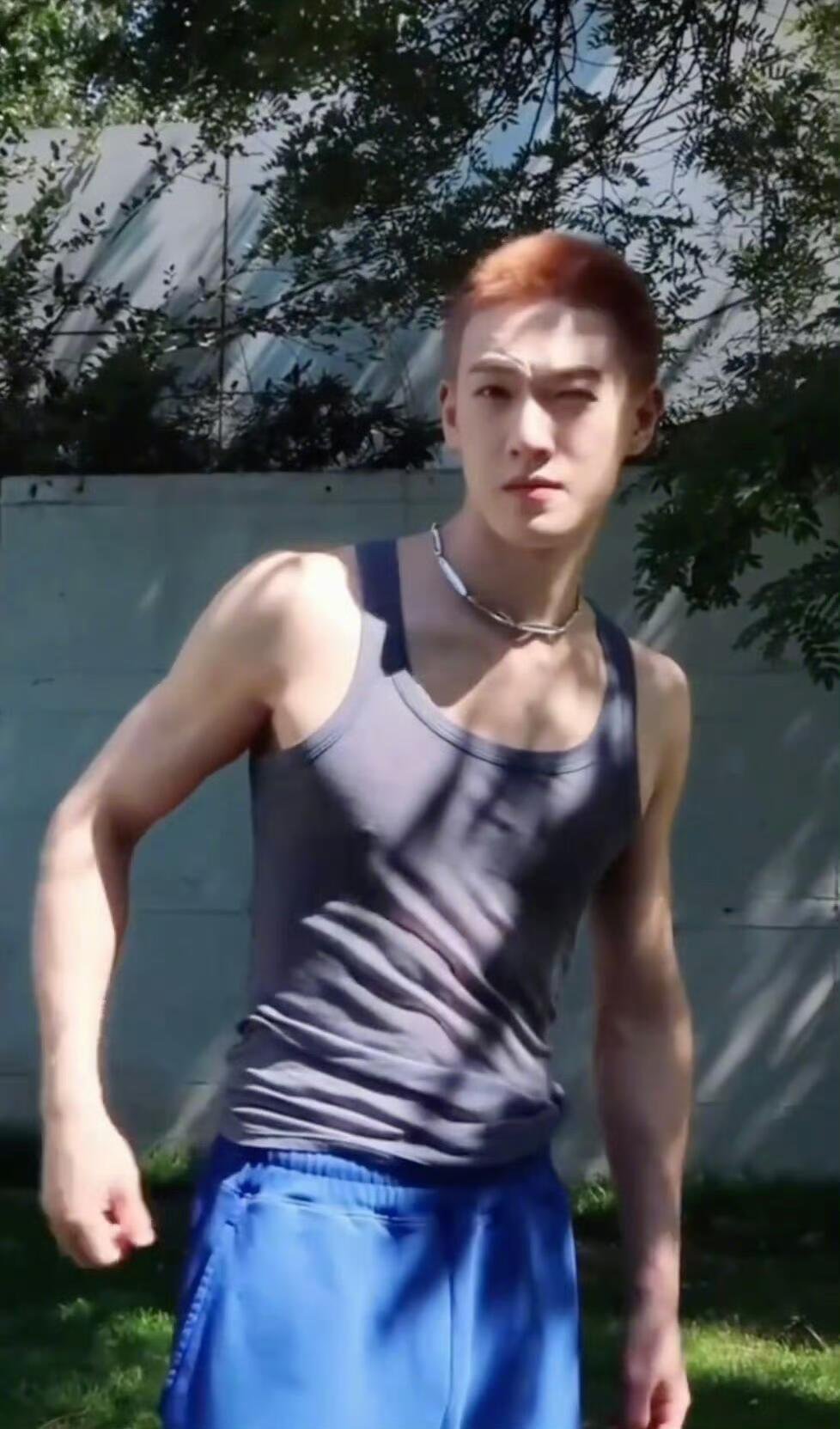 寸头也好帅呀宝宝啊啊啊！！！这个肌肉我直接是斯哈斯哈 