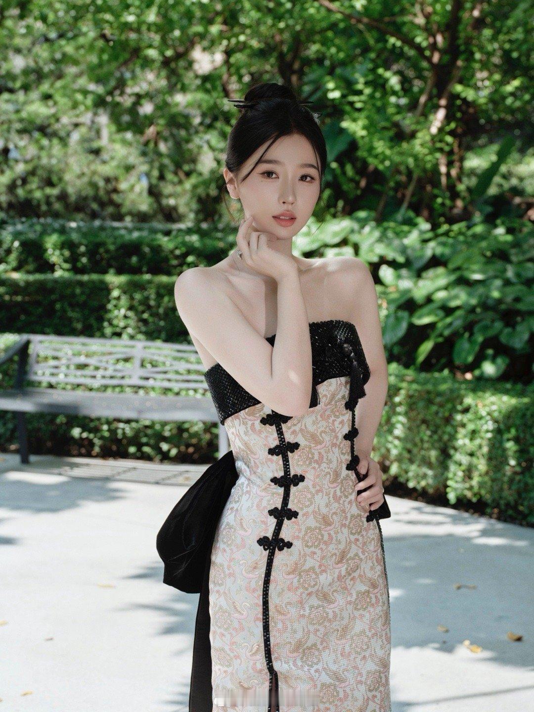 #虞书欣新中式拖地礼服# 嫉妒死你们 ​​​