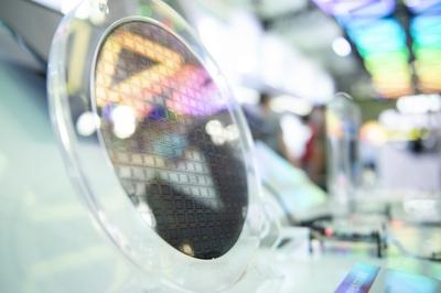 未来科技感十足，炫酷的LED显示屏，点亮你的世界！🚀✨在这充满未来科技感的时代