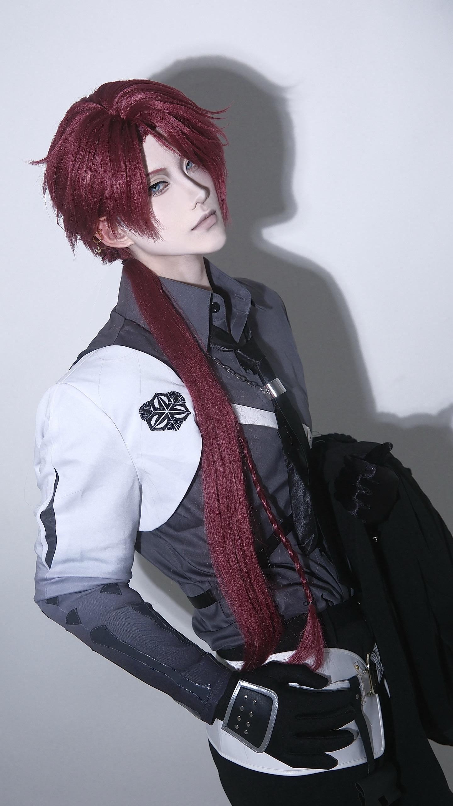 刚刚是真想亲你的，能不能别像摸狗一样摸我了