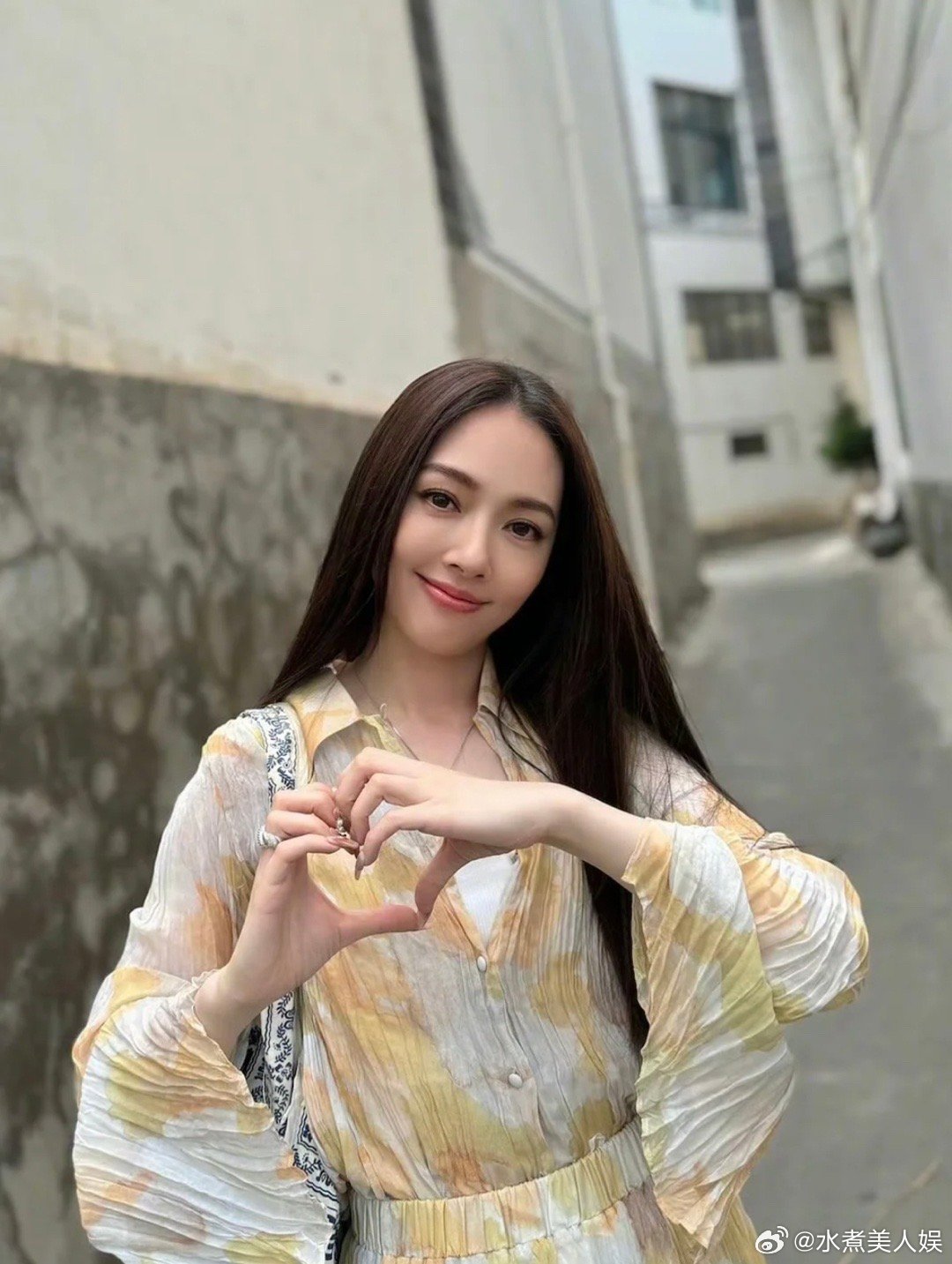 #何洁解释郭碧婷忘动作#原来背后是这个样子呀，所以有时候真的不能听人云亦云，郭碧