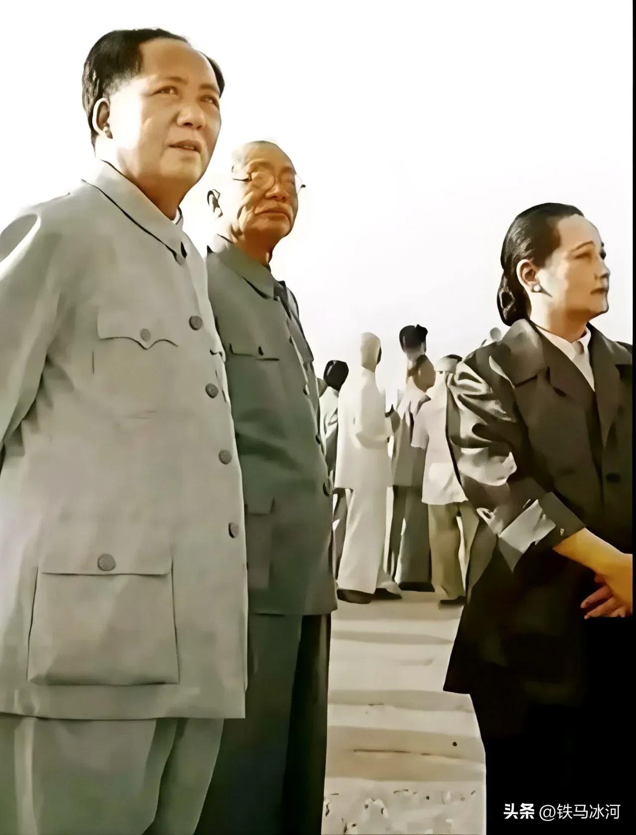 🍁这是毛主席最后一次出国访问。1957年11月2日，他率团从南苑机场出发访问苏