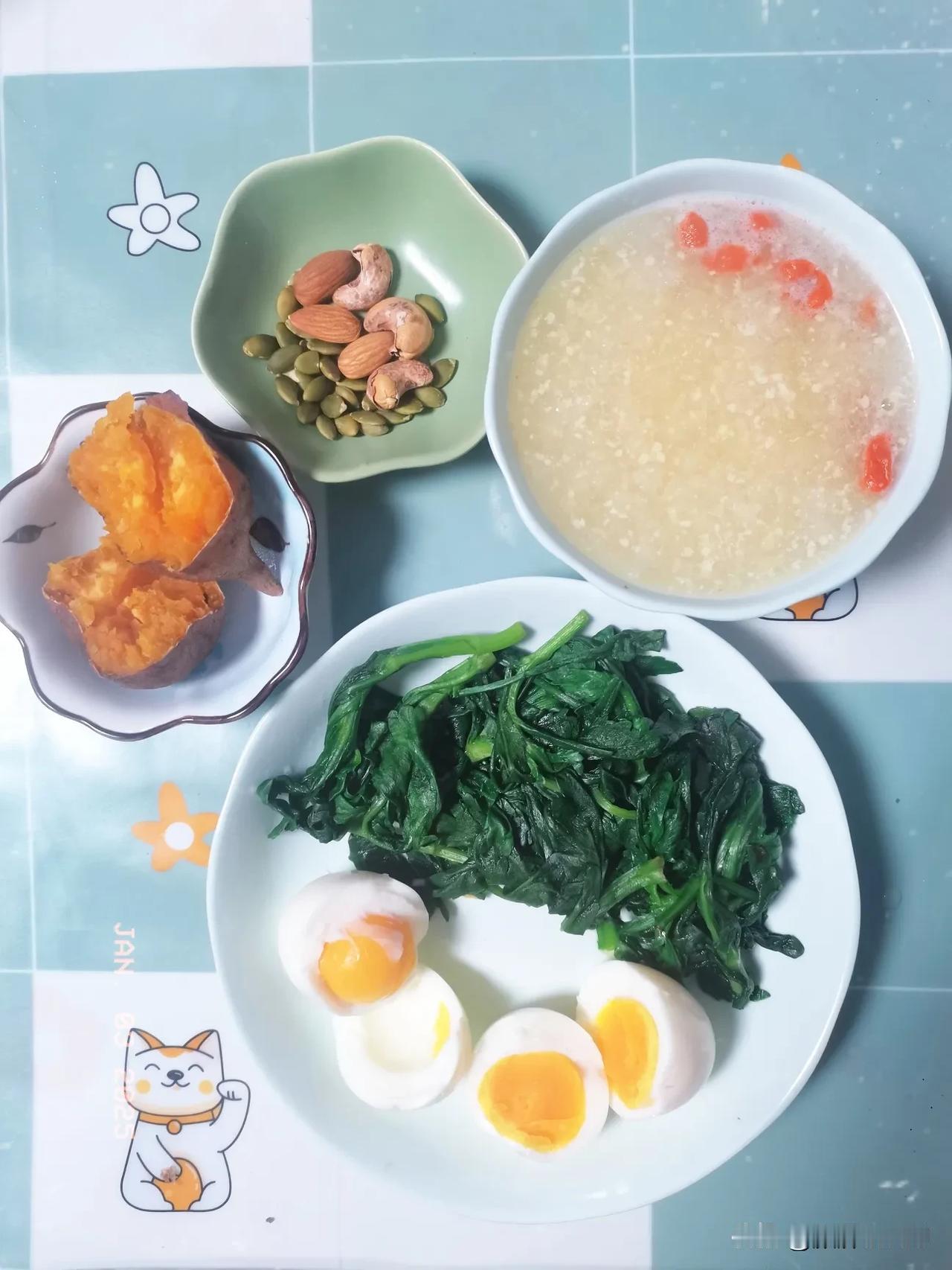 冬日绵绵之中年女性减脂早餐日记
主食：小麦胚芽、地瓜
蛋白质：鸡蛋
蔬菜坚果：童